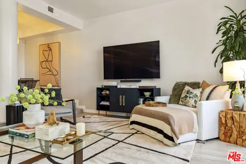 $1,025,000 | 5848 West Olympic Boulevard, Unit 102, Los Angeles, CA 90036