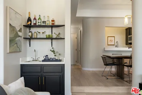 $1,025,000 | 5848 West Olympic Boulevard, Unit 102, Los Angeles, CA 90036