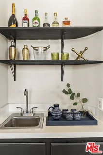$1,025,000 | 5848 West Olympic Boulevard, Unit 102, Los Angeles, CA 90036