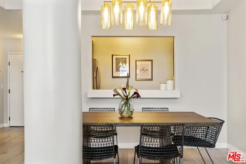 $1,025,000 | 5848 West Olympic Boulevard, Unit 102, Los Angeles, CA 90036