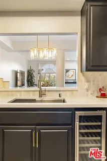 $1,025,000 | 5848 West Olympic Boulevard, Unit 102, Los Angeles, CA 90036