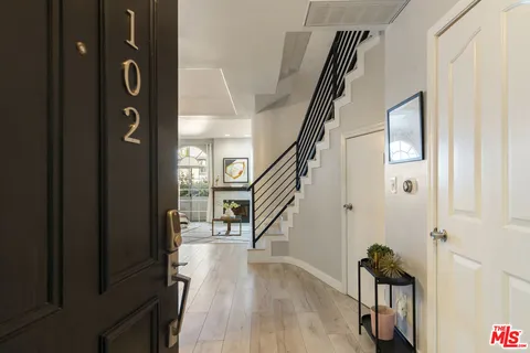 $1,025,000 | 5848 West Olympic Boulevard, Unit 102, Los Angeles, CA 90036