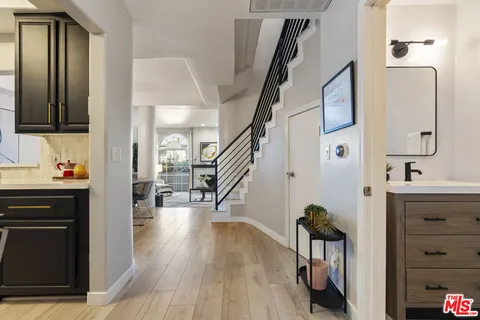 $1,025,000 | 5848 West Olympic Boulevard, Unit 102, Los Angeles, CA 90036