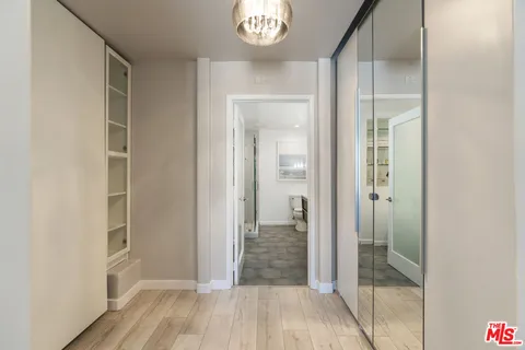 $1,025,000 | 5848 West Olympic Boulevard, Unit 102, Los Angeles, CA 90036