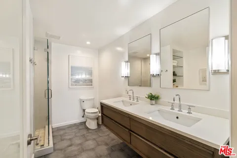 $1,025,000 | 5848 West Olympic Boulevard, Unit 102, Los Angeles, CA 90036