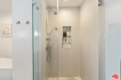 $1,025,000 | 5848 West Olympic Boulevard, Unit 102, Los Angeles, CA 90036