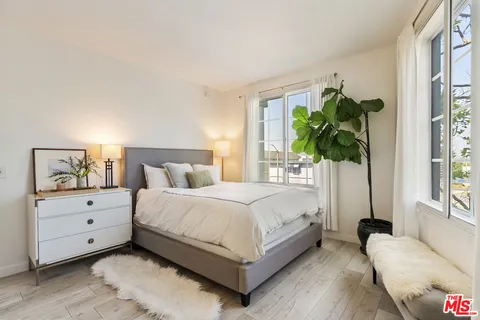 $1,025,000 | 5848 West Olympic Boulevard, Unit 102, Los Angeles, CA 90036