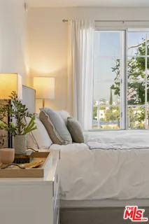 $1,025,000 | 5848 West Olympic Boulevard, Unit 102, Los Angeles, CA 90036