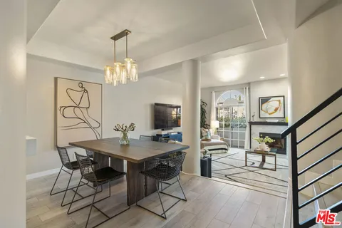 $1,025,000 | 5848 West Olympic Boulevard, Unit 102, Los Angeles, CA 90036