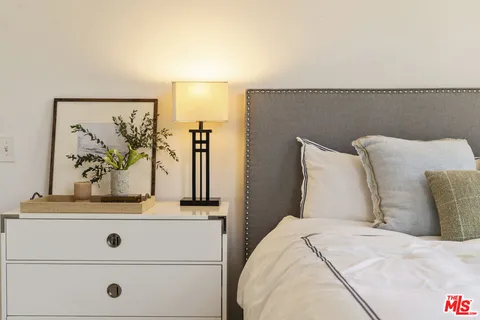 $1,025,000 | 5848 West Olympic Boulevard, Unit 102, Los Angeles, CA 90036