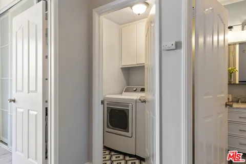 $1,025,000 | 5848 West Olympic Boulevard, Unit 102, Los Angeles, CA 90036