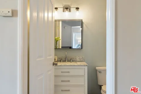 $1,025,000 | 5848 West Olympic Boulevard, Unit 102, Los Angeles, CA 90036
