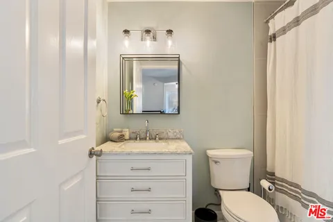 $1,025,000 | 5848 West Olympic Boulevard, Unit 102, Los Angeles, CA 90036