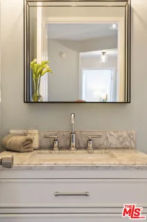 $1,025,000 | 5848 West Olympic Boulevard, Unit 102, Los Angeles, CA 90036