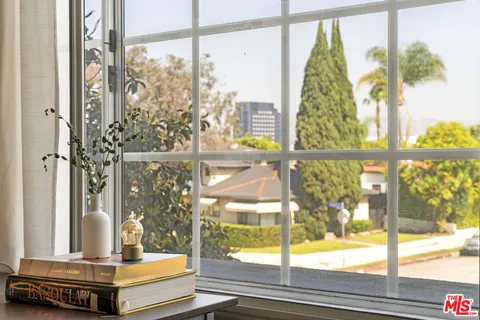 $1,025,000 | 5848 West Olympic Boulevard, Unit 102, Los Angeles, CA 90036