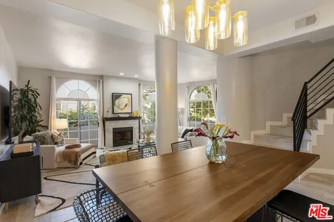 $1,025,000 | 5848 West Olympic Boulevard, Unit 102, Los Angeles, CA 90036