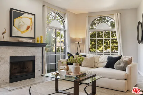 $1,025,000 | 5848 West Olympic Boulevard, Unit 102, Los Angeles, CA 90036