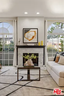 $1,025,000 | 5848 West Olympic Boulevard, Unit 102, Los Angeles, CA 90036