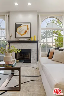 $1,025,000 | 5848 West Olympic Boulevard, Unit 102, Los Angeles, CA 90036