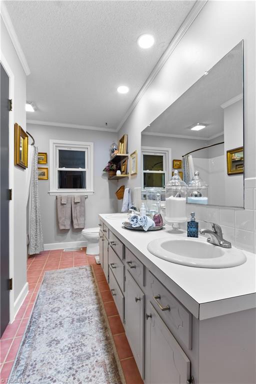 8006 Bridgewood Road Clemmons, NC 27012 - Photo 28 of 40 Hall bath