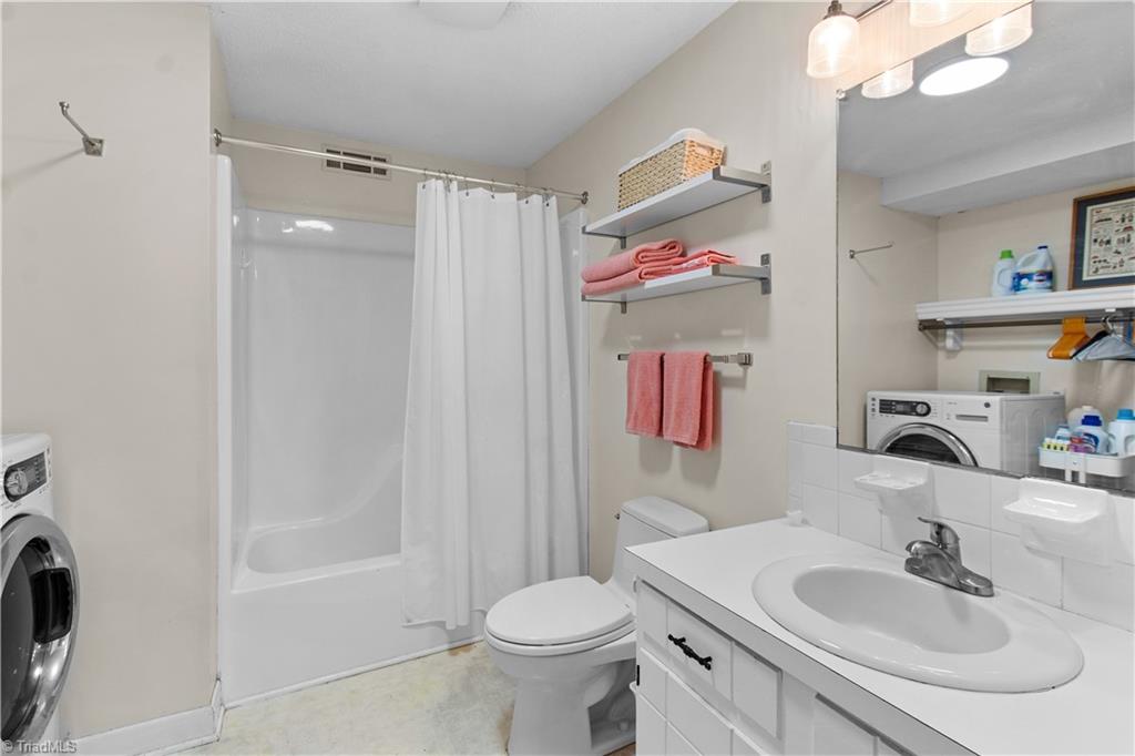 8006 Bridgewood Road Clemmons, NC 27012 - Photo 36 of 40 LL bath with laundry