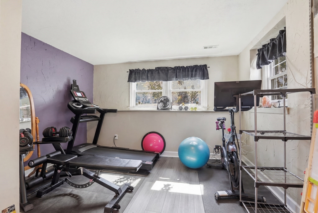 60 R Jasper Street Saugus, MA 01906 - Photo 25 of 33