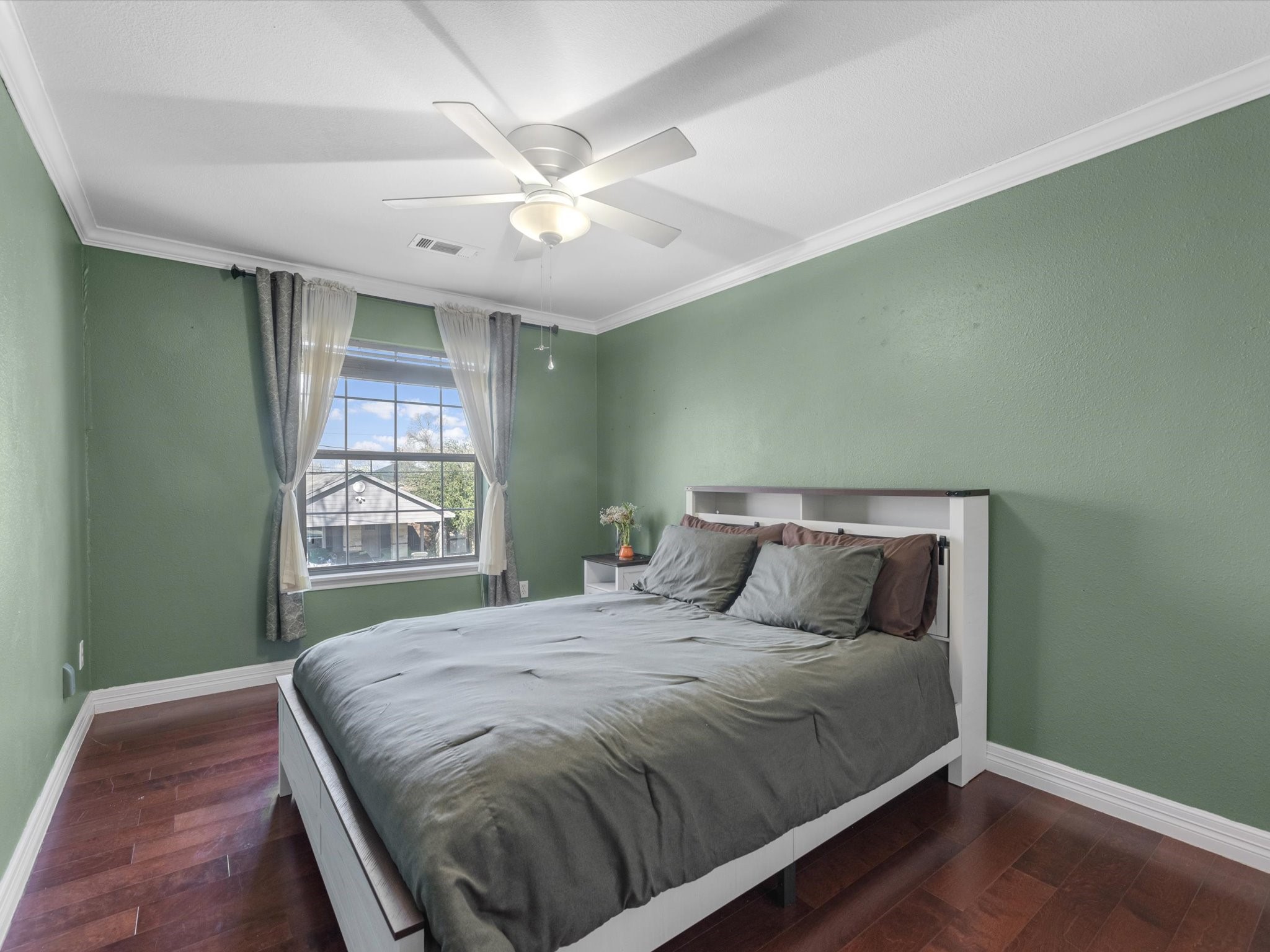 8906 Intervale Street Houston, TX 77075 - Photo 14 of 21 a bedroom with a bed and a window