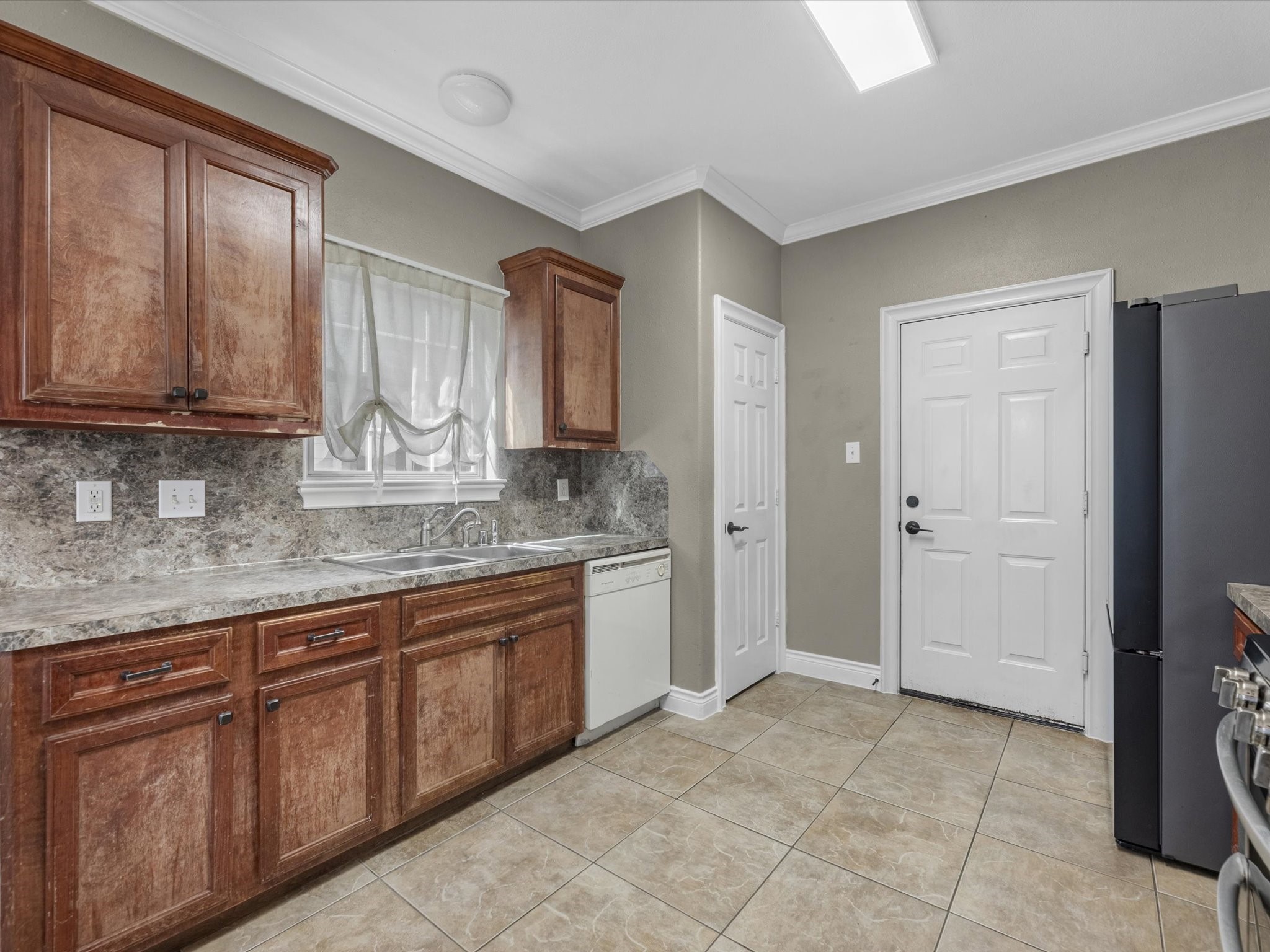 8906 Intervale Street Houston, TX 77075 - Photo 6 of 21 a kitchen with stainless steel appliances granite countertop a stove a sink and a refrigerator