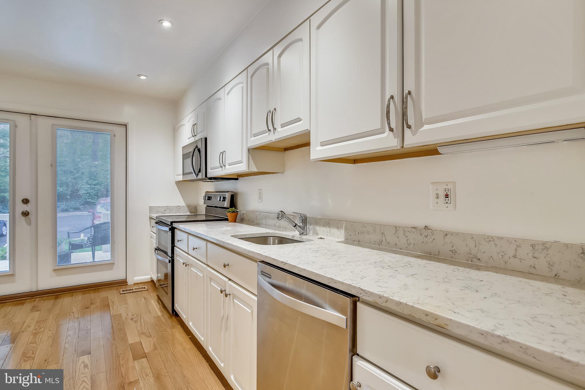 11173 Lake Chapel Lane Reston, VA 20191 - Photo 23 of 92 Quartz Counter Tops