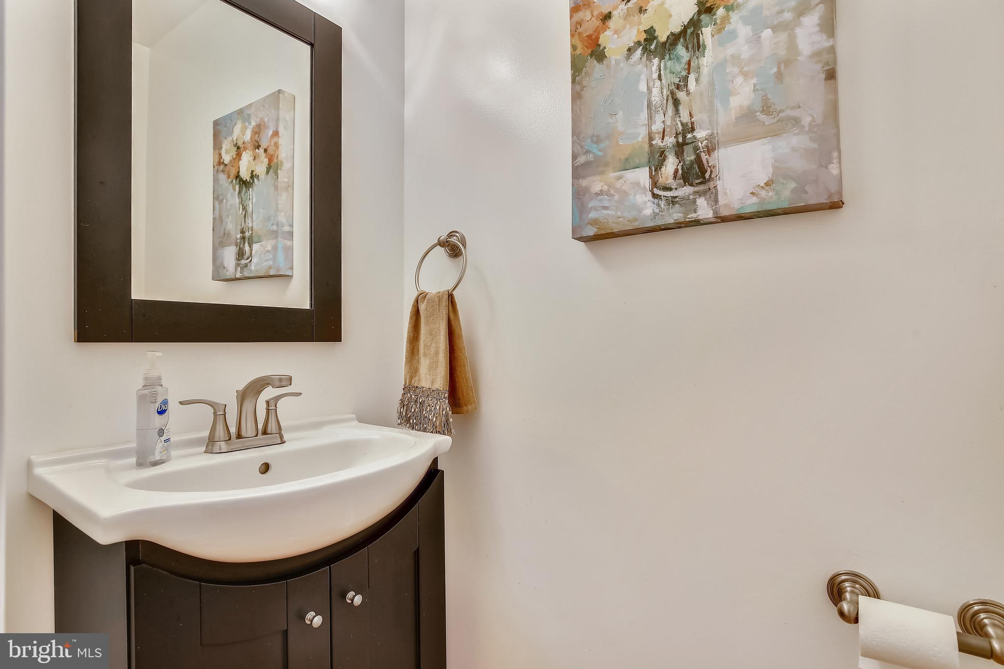 11173 Lake Chapel Lane Reston, VA 20191 - Photo 31 of 92 Main Level Powder Room