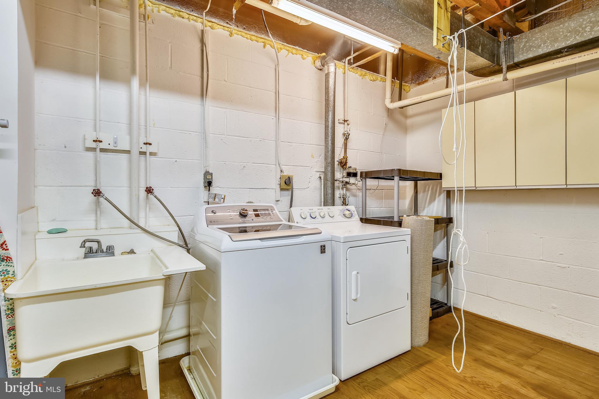 11173 Lake Chapel Lane Reston, VA 20191 - Photo 58 of 92 Laundry Room with Sink