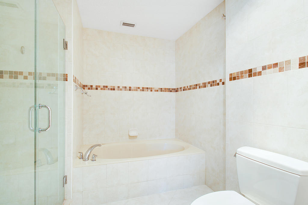 7877 La Mirada Drive, Unit 7877 Boca Raton, FL 33433 - Photo 12 of 20 Bathroom Master