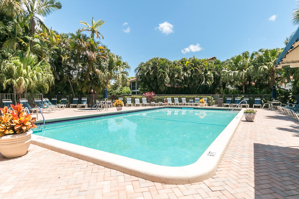 7877 La Mirada Drive, Unit 7877 Boca Raton, FL 33433 - Photo 18 of 20 Pool