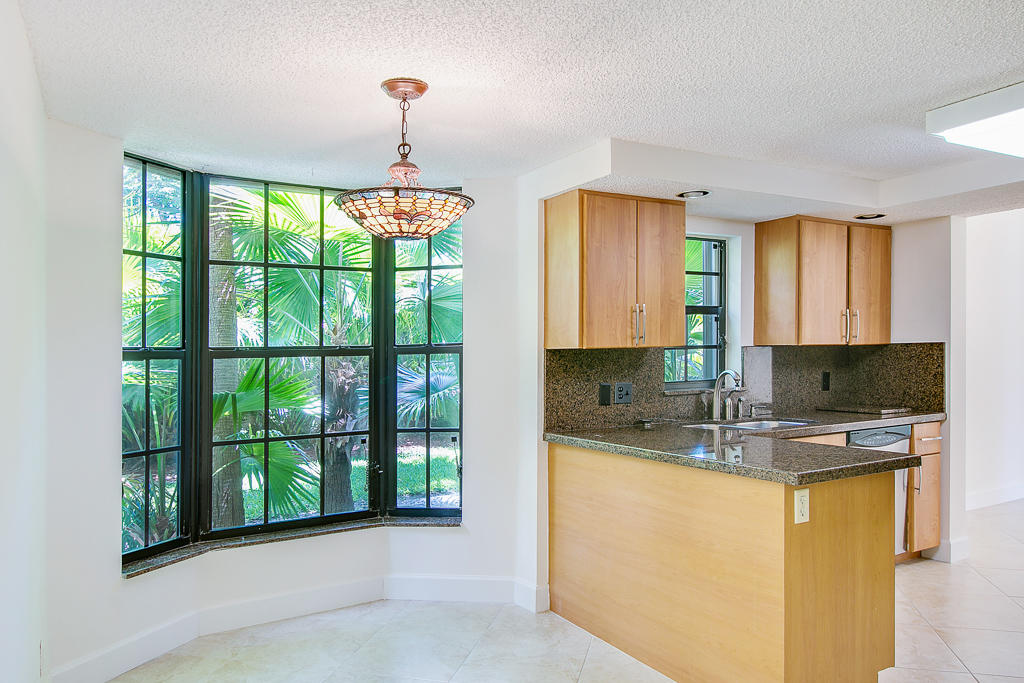 7877 La Mirada Drive, Unit 7877 Boca Raton, FL 33433 - Photo 5 of 20 Kitchen3
