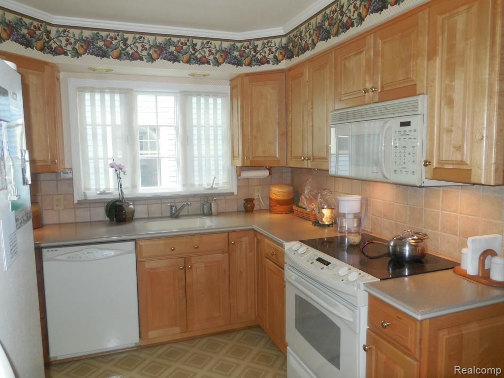 172 Moran Road Grosse Pointe, MI 48236 - Photo 10 of 30 013.jpg