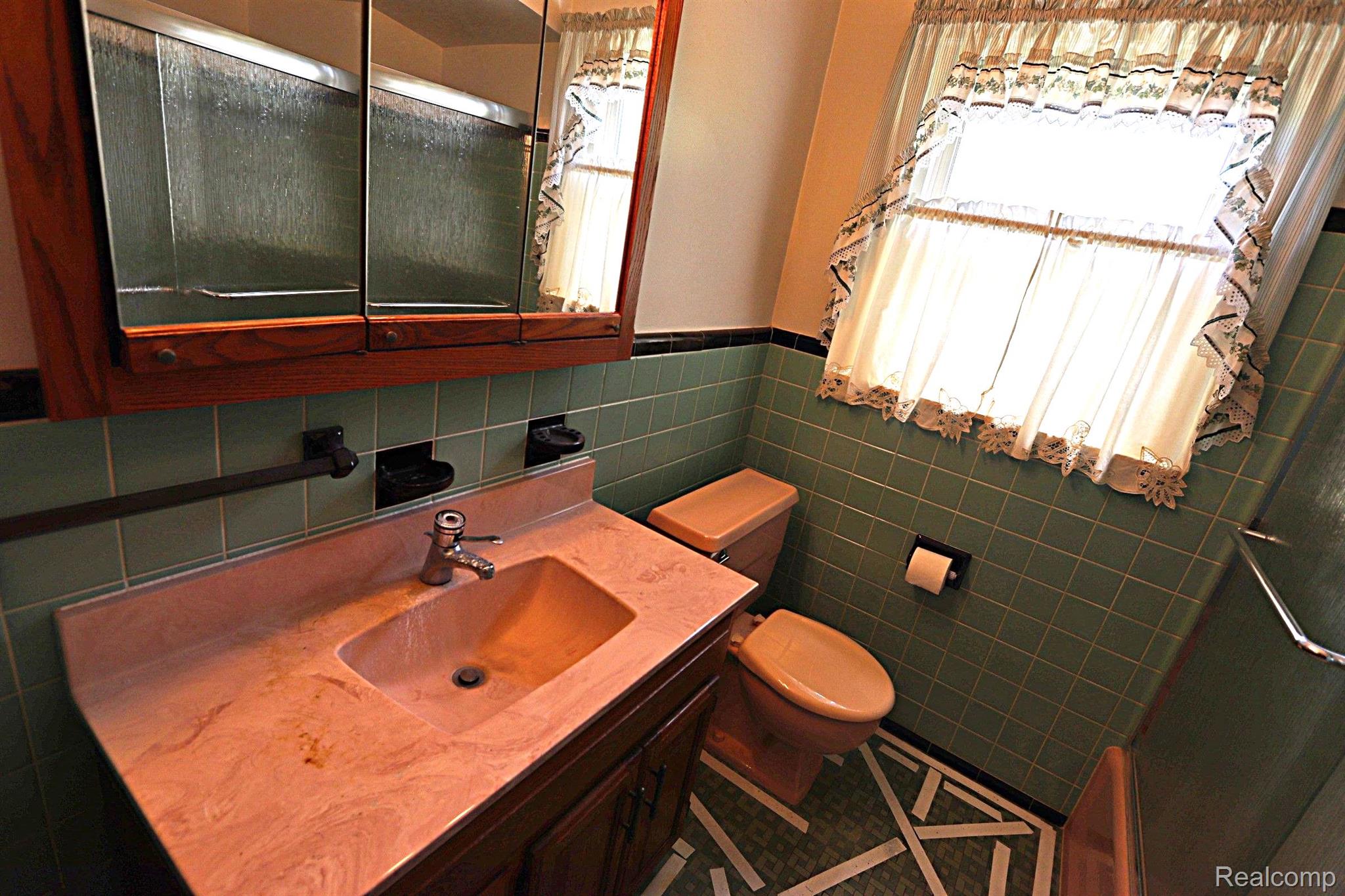 18618 Wick Road Allen Park, MI 48101 - Photo 32 of 40 Gallery Image 32