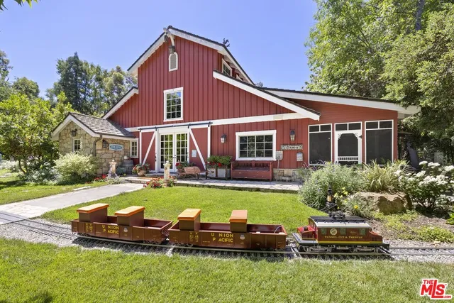 a view of a house with swimming pool and a yard