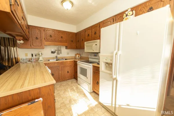 $399,900 | 8999 South Snow Road, Bloomington, IN 47403
