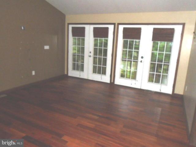 1225 Magothy Road Pasadena, MD 21122 - Photo 6 of 16 Living Room