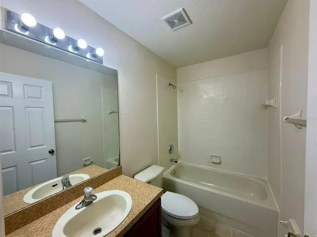 $2,400 | 13832 Dove Wing Court, Orlando, FL 32828