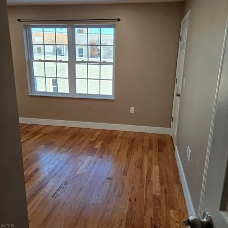 $2,800 | 298 Ridgewood Avenue, Newark, NJ 07112