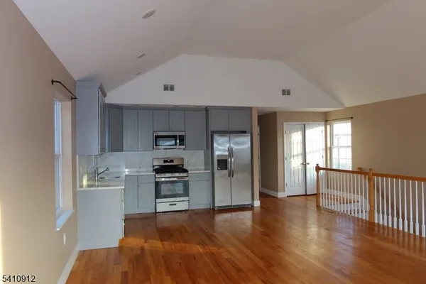 $2,800 | 298 Ridgewood Avenue, Newark, NJ 07112