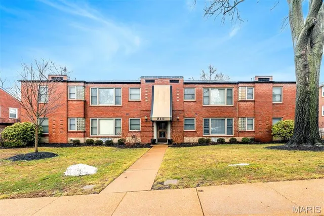 $154,900 | 8111 Roxburgh Drive, Unit 1NE, St. Louis, MO 63105