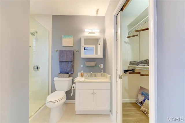 $154,900 | 8111 Roxburgh Drive, Unit 1NE, St. Louis, MO 63105