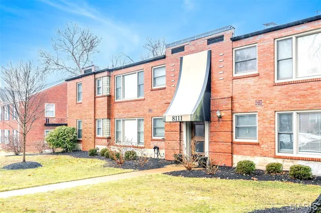$154,900 | 8111 Roxburgh Drive, Unit 1NE, St. Louis, MO 63105