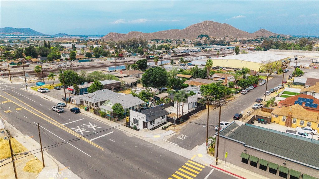 957 Center Street Riverside, CA 92507 - Photo 40 of 45
