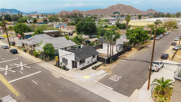 $429,900 | 957 Center Street, Riverside, CA 92507