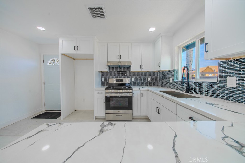 957 Center Street Riverside, CA 92507 - Photo 5 of 45