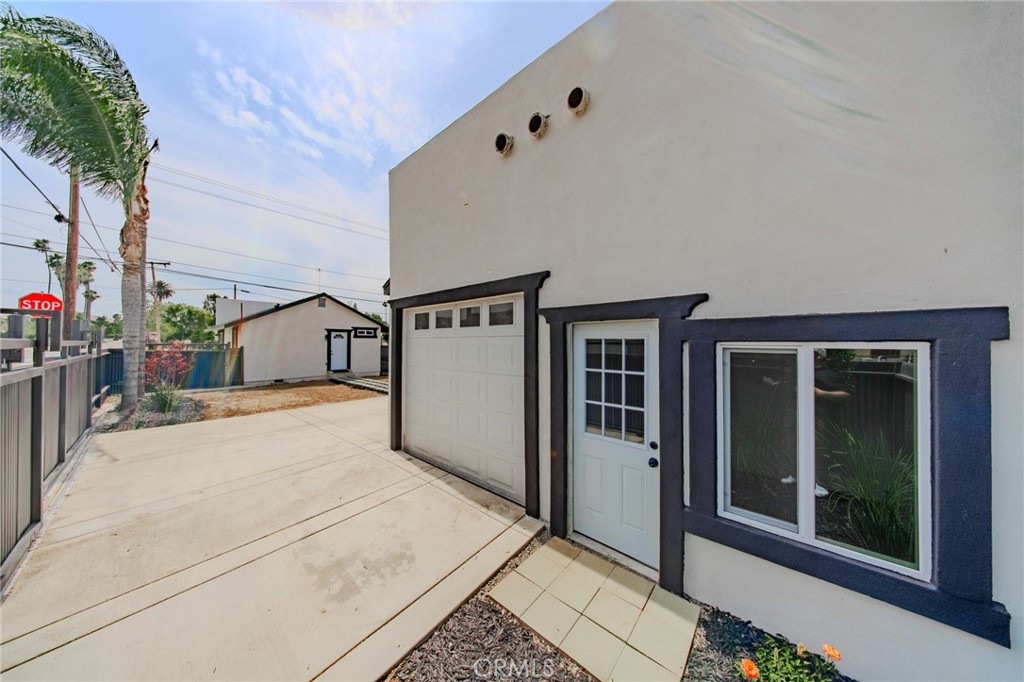 957 Center Street Riverside, CA 92507 - Photo 7 of 45