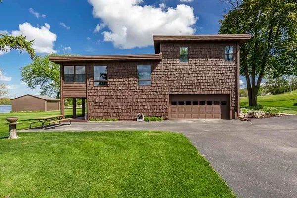 $599,000 | 3004 South Riverside Drive, Beloit, WI 53511